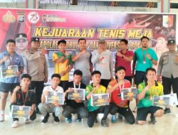 Kabag Ren Polres Rohul AKP Hermawan SH Serahkan Hadiah Turnamen Tenis Meja Di Universitas Rokania