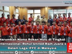 Bupati Rohul,Berikan Penghargaan Juara 1 Club Sepak Bola Dalam Laga IFFC Dan Malaysia