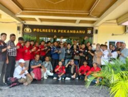 Peduli Rekan Seprofesi, Ratusan Wartawan Gelar Aksi Demo di Mapolresta Pekanbaru, Berikut Tuntutannya ‼️