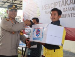 Kumpulkan Komunitas Bentor dan Ojek Online, Polres Rohul Salurkan Bansos sekaligus Himbau Pilkada 2024 Damai