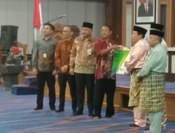 Bupati H Sukiman. Menghadiri Penyaluran Bantuan Iuran Perlindungan Kejlakan Kerja (JKK) Dan Jaminan Kematian (JKM) Tahun 2024.