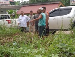 Kepala Desa Rambah Samo IRWAN, Giat Cepat Memantau Situasi Jalan Yang Kenak Banjir Depan Simpang Pabrik Dusun Si Gatal.