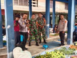 Unik Giat Coolling System Kapolsek Rokan IV Koto, Selingi Himbauan Kamtibmas Dengan Menghibur Pedagang Dan Pembeli