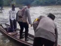 Coolling System, Kapolsek Rokan IV Koto Berjibaku, Lewat Sungai Besar Dan Jalan Berlumpur Untuk Temui Warga Tanjung Medan