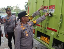 Pastikan Aman, Kapolres Rohul Monitoring  Kedatangan Logistik Pilkada Tahun 2024 Di Gudang KPU