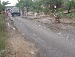 Warga Kesal !!   Suruh Taat Bayar Pajak, Namun Jalan Rusak Tutup Mata.