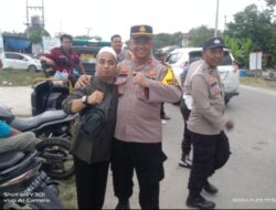 Kapolsek Rambah Hilir Ipda Jones Turun Langsung Mengamankan Jalan Tutup Kampanya Nomor Urut 3 Di Kota Tengah.