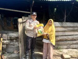 Polsek Tambusai Utara Salurkan Bansos Dari Gerakan Sedekah Rp. 1.000,-