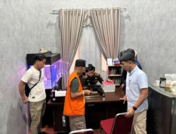 Tersangka Kasus Korupsi Desa Deras Tajak Resmi Diserahkan ke Kejaksaan Negeri Kampar