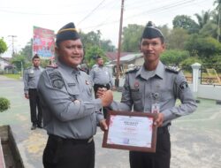 Apresiasi Kinerja Pegawai, Kalapas Pasir Pangarayan Sematkan Tanda Kenaikan Pangkat dan Best Employee