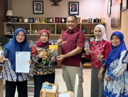 Dinas Perpustakaan dan Kearsipan Provinsi Riau Serahkan 60 Buku untuk Perpustakaan L’Pasian