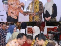 Pisah Sambut Kapolres Rohul, Kalapas Pasir Pangaraian Beri Kenang-Kenangan Hasil Karya WBP Kepada AKBP Budi Setiyono