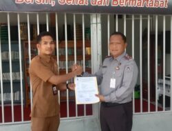 Dinas Perpustakaan dan Kearsipan Rokan Hulu Serahkan 200 Buku untuk Perpustakaan L’Pasian