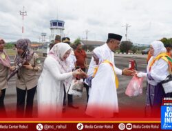 Bupati Anton Dampingi Para Rombongan Menuju Batam di Hari Kedua Keberangkatan JCH Rohul