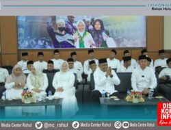 343 Jamaah Haji Kloter 9 Asal Rokan Hulu Tiba Selamat di Batam, Disambut Langsung Bupati Anton