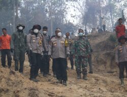 Wakapolda Riau Bersama Bupati Rohul Pimpin Pemadaman Api di Wilayah Rokan Hulu