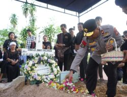 Iptu Anumerta Donald “Pahlawan Karhutla” Riau Dimakamkan Secara Kedinasan