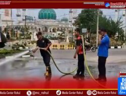 Jelang HUT ke-26, Bupati dan Wabup Rohul Instruksikan Pembersihan Jalan Protokol Pasir Pengaraian