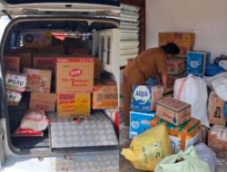 Pemdes Teluk Aur, Bersama Masyarakat Salurkan Bantuan Kepada Warga Terdampak Bencana Alam.