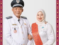 Kepdes Seikuning Bersama  Ketua TP, PKK Asni Yulianita Mengucapkan Selamat Hari Raya Natal 25 Desember 2025 dan Tahun Baru 01 Januari 2026.