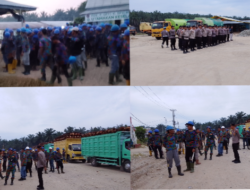 Puluhan Personil Polsek Rambah Samo, Kawal Ketat Hari Pertama Kerja F-SPTI Melayu Bersatu di PT, SKA Desa Seikuning.