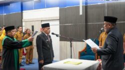 Bupati Anton Resmi Lantik Drs. H. Yusmar, M. Si Sebagai Pj Sekda Rokan Hulu