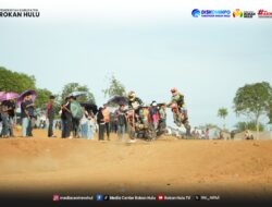Ribuan Penonton Padati Sirkuit Permanen Pemda Rohul, Kejuaraan Motocross dan Grasstrack BMN-Putaran 1 Berlangsung Meriah.