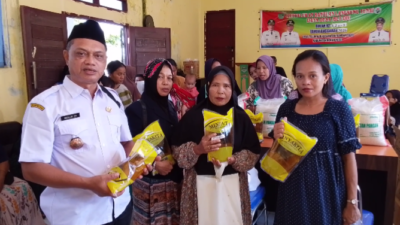 Kepdes Teluk Aur Muslim SH, Monitoring Penyaluran Penerima Bantuan Pangan Tahun 2026.