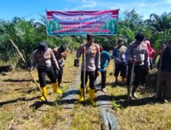 Kapolsek Rambah Samo, Pimpin Langsung Pananaman Jagung Kuartal II di Desa Marga Mulya Seluas 1,5 Hektar, Dukung Ketahanan Pangan Nasional.