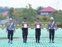 Langgar Kode Etik Polri, Dua Personil Polres Rohul di PTDH di Lapangan Polres Rokan Hulu.