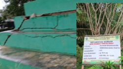 Pembangunan Bangku Penonton Lapangan Bola Desa RTB Diduga Asal Jadi Warga Soroti Kualitas Pekerjaan