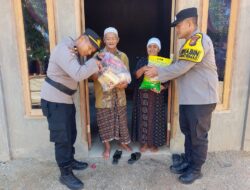 Melalui Program JALUR, Polsek Rambah Samo Salurkan Bantuan Sembako dan Edukasi Kebersihan Lingkungan di Desa Teluk Aur