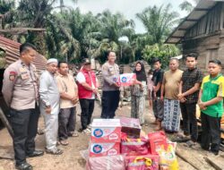 Kapolsek Kepenuhan dan Camat Salurkan Bantuan untuk Korban Kebakaran Rumah di Desa Ulak Patian