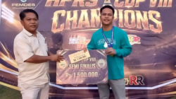 Ketua PUK F, SPTI PT KSM Desa Teluk Aur, Serahkan Hadiah di Grand Final HPRS Cup VIII.