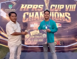 Ketua PUK F, SPTI PT KSM Desa Teluk Aur, Serahkan Hadiah di Grand Final HPRS Cup VIII.