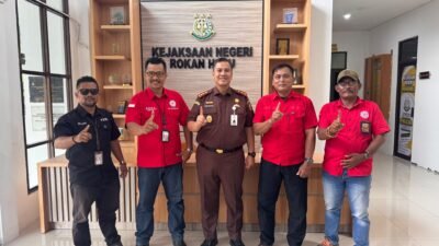 Kejari Rohul Freddy F, Simanjuntak Sambut Baik Kedatangan Organisasi DPD SIJI Rohul Berjalan Lancar.