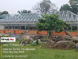 Diduga Abaikan K3, Pekerja Revitalisasi SDN 008 Rambah Hilir Disorot, Kadisdik Diminta Evaluasi  Sebelum Terjadi Kecelakaan Kerja.