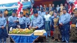 Anton dan Syafaruddin Poti Berbagi Tawa di Tengah Warga, Dalam Rangka Memperingati Hari Jadi Kabupaten Rokan Hulu Ke-27.