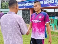Kapolsek Rambah Samo Turun ke Lapangan Lewat Sepak Bola U-40, Polri dekat Dengan Masyarakat.